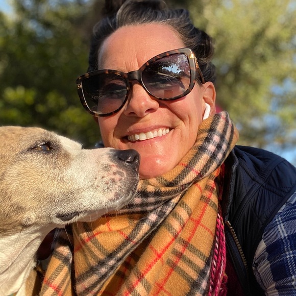 Posh Ambassador Top 10% Sharer Same Day Shipper 🥂 - Picture 6 of 8